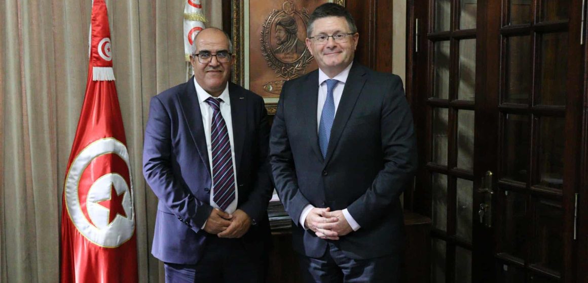 سفير المملكة المتحدة بتونس في زيارة تعارف و مجاملة للهيئة الجديدة للمحامين