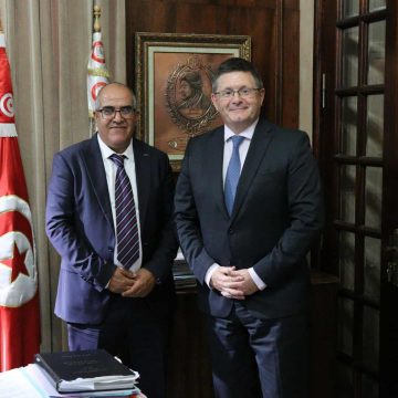 سفير المملكة المتحدة بتونس في زيارة تعارف و مجاملة للهيئة الجديدة للمحامين