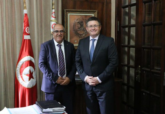 سفير المملكة المتحدة بتونس في زيارة تعارف و مجاملة للهيئة الجديدة للمحامين