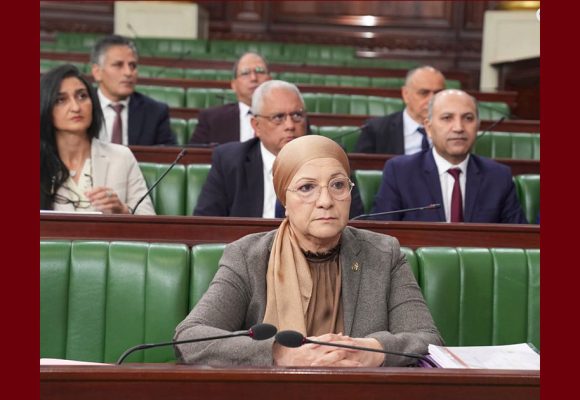 وزيرة العدل تنفي اعتقال أي مواطن تبعا لآرائه وتؤكد عدم دخول أي سجين في اضراب جوع وحشي (فيديو)