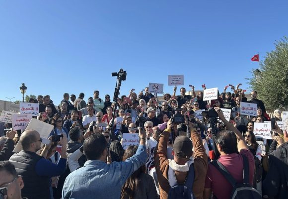 القصبة: صحفيو تونس يرفعون صوتهم دفاعا عن المهنة