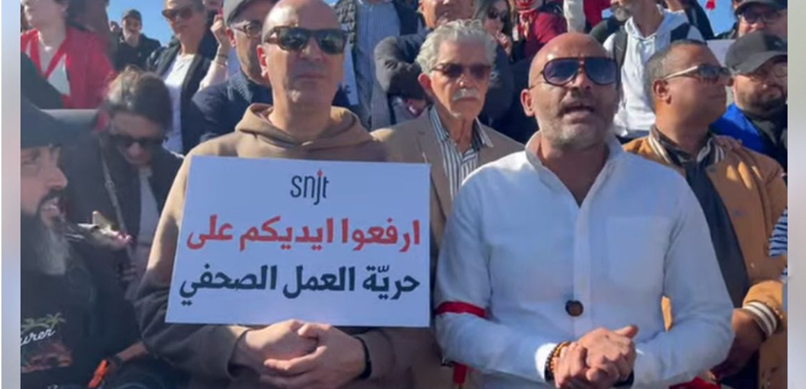 زياد الدبار الصحفيون يحتجون بساحة الحكومة بالقصبة: كلمة النقيب زياد الدبار (فيديو)