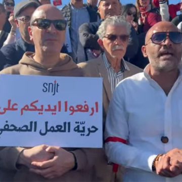 زياد الدبار الصحفيون يحتجون بساحة الحكومة بالقصبة: كلمة النقيب زياد الدبار (فيديو)