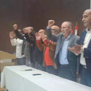 00 عمال مونوبري متمسكون باتحاد الشغل و بمطالبهم (فيديو)