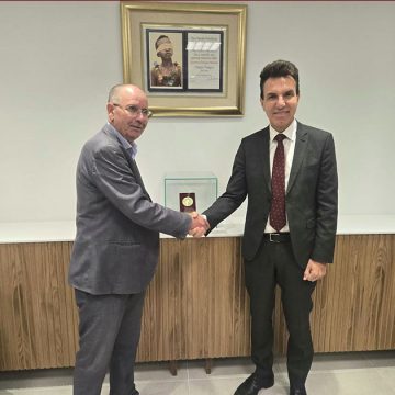 سفير الاتحاد الأوروبي استدعاء بيروني الى قرطاج بعد لقائه مع الطبوبي