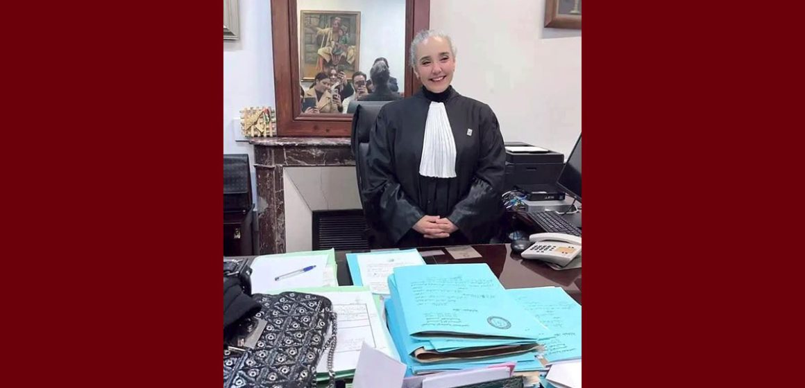 سنية الدهماني صورة اليوم: بعد أقل من 24 ساعة من اطلاق سراحها، سنية الدهماني تعود مكرمة الى المحاماة