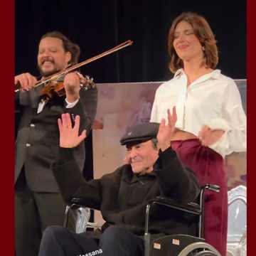 عبد العزيز المحرزي فيديو/ نهاية عرض “إقامة شهيرة” لرجل المسرح التونسي عبد العزيز المحرزي