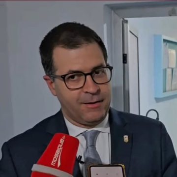 الدكتور عبد الرزاق بوزويتة انهاء تكليف الد. عبد الرزاق بوزويتة بمهام مدير عام للصحة و الد. وليد نعيجة خلفا له…