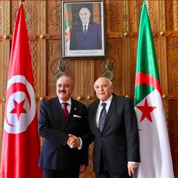 00 الرئيس الجزائري يستقبل وزير خارجية تونس بمناسبة مشاركته في إجتماع ثلاثي حول ليبيا