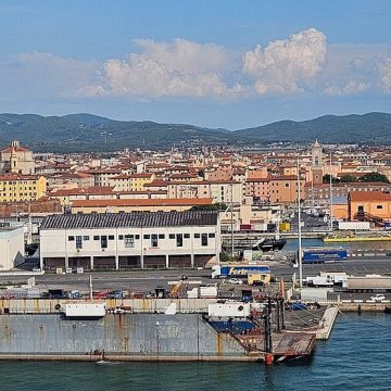 00 ايطاليا/ الكرباعي يروي نهاية مأساوية لتونسيين في ميناء ليفورنو و السلطة غائبة تماما (فيديو)