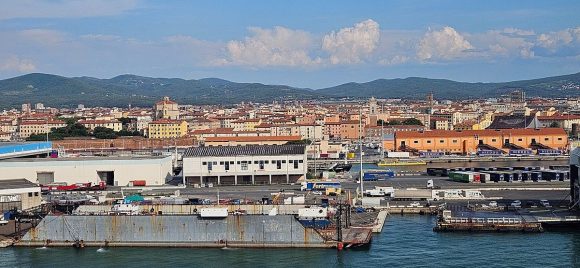 00 ايطاليا/ الكرباعي يروي نهاية مأساوية لتونسيين في ميناء ليفورنو و السلطة غائبة تماما (فيديو)