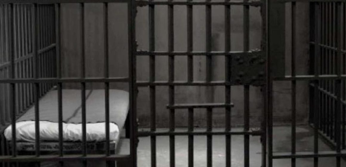 أصيب بمرض خطير و معدي، الأستاذة الهيشري تروي ظروف وفاة منوبها السجين