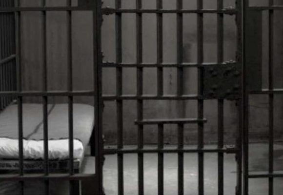 أصيب بمرض خطير و معدي، الأستاذة الهيشري تروي ظروف وفاة منوبها السجين