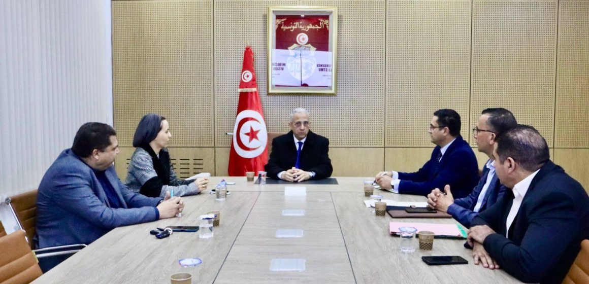 01 وزير الصحة حول تطوير منظومة الطب الاستعجالي وتسريع التكفل بالحالات الحرجة