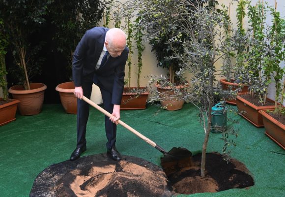 الرئيس سعيد يشرف على الاحتفال بعيد الشجرة بمقر المجلس الأعلى للتربية و التعليم