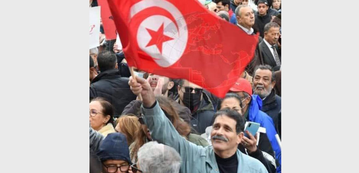 العياشي الهمامي المعتقل الهمامي نقلا عن الأستاذة الحاج سالم: خلي صوتكم عالي… ما تخليوش الظلم ايولي عادي”