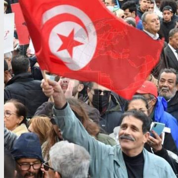 العياشي الهمامي المعتقل الهمامي نقلا عن الأستاذة الحاج سالم: خلي صوتكم عالي… ما تخليوش الظلم ايولي عادي”