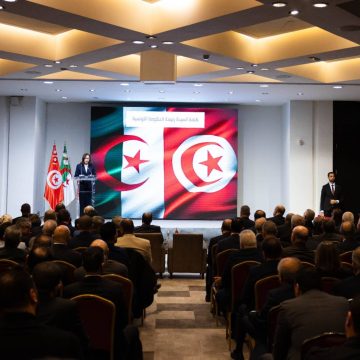 رئيسة الحكومة و الوزير الأول الجزائري يشرفان على افتتاح المنتدى الاقتصادي التونسي الجزائري رئيسة الحكومة و الوزير الأول الجزائري يشرفان على افتتاح المنتدى الاقتصادي التونسي الجزائري