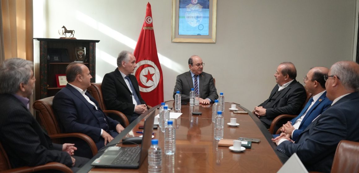 طبرقة: وزير السياحة يتابع تقدم انجاز مشروع كوستا كوراليس