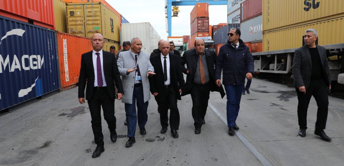 قبل استئناف العمل ببابي الدخول 3 و 4، وزير النقل يزور ميناء رادس التجاري