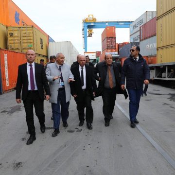 قبل استئناف العمل ببابي الدخول 3 و 4، وزير النقل يزور ميناء رادس التجاري