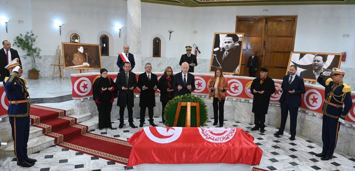 بالصور/ الرئيس في القصبة: زار ضريح فرحات حشاد، مقر الحكومة و جامع الزيتونة…