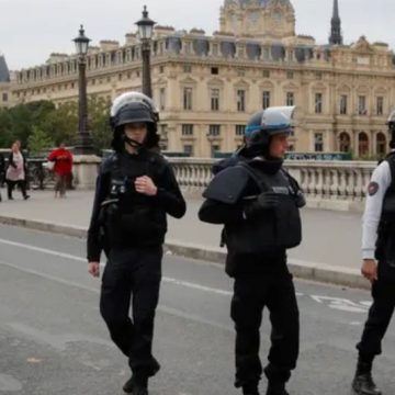 باريس: ايقاف مشتبه به في عملية طعن 3 نساء في ميترو الأنفاق