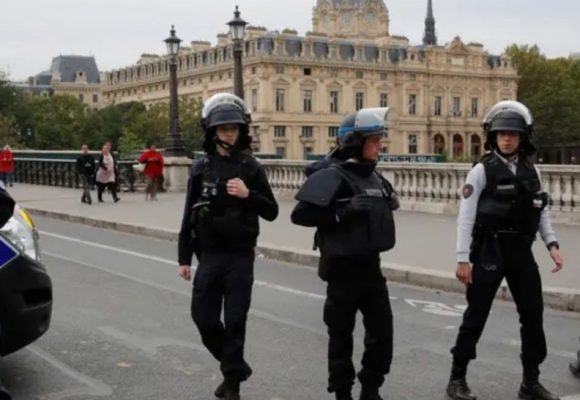 باريس: ايقاف مشتبه به في عملية طعن 3 نساء في ميترو الأنفاق