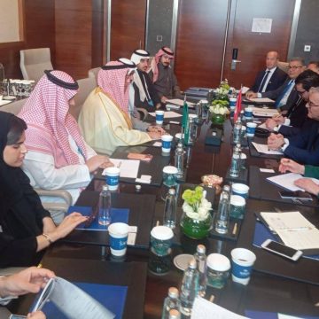 الرياض: على هامش اللجنة التونسية السعودية، وزير الإقتصاد يجري لقاءات ثنائية الرياض: على هامش اللجنة التونسية السعودية، وزير الإقتصاد يجري لقاءات ثنائية