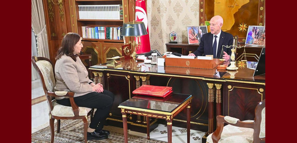 الرئيس حول الذكرى 15 للثورة: “الشعب وجه رسائل مضمونة الوصول و أعطى درسا للجميع”