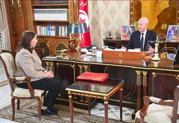 الرئيس حول الذكرى 15 للثورة: “الشعب وجه رسائل مضمونة الوصول و أعطى درسا للجميع”