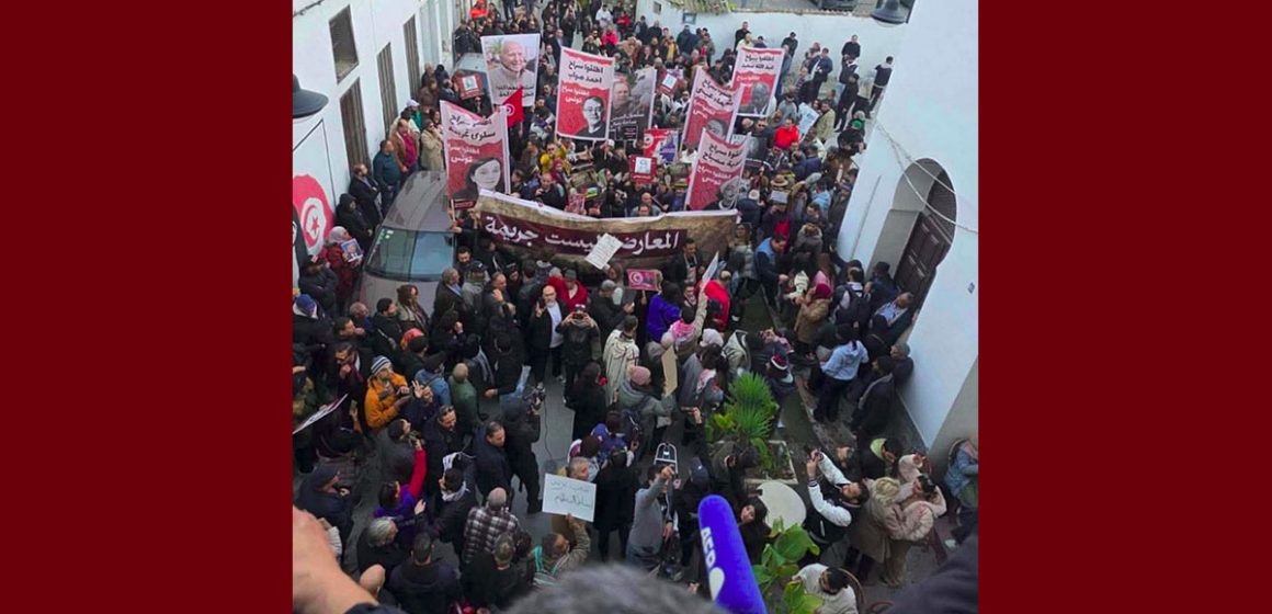 ارتبط اسمه بالنضال الديمقراطي طيلة نصف قرن، تكوين لجنة مساندة للأستاذ نجيب الشابي