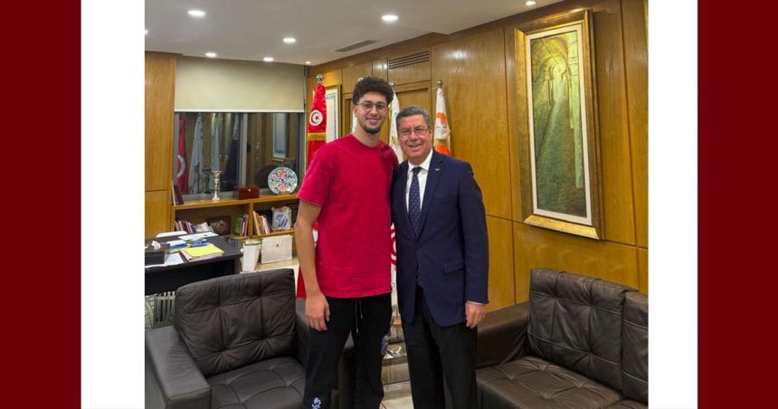 بوصيان يبلغ السباح الجوادي اسناده من اللجنة الأولمبية منحة تشجيعية قيمة