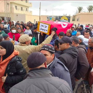 الرديف: الأهالي ينظمون مسيرة سلمية من أجل “حق الممرضة الفقيدة أزهار”