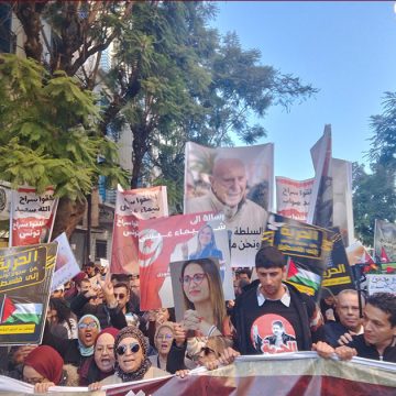 بالصور/ رابطة حقوق الإنسان تتصدر مسيرة “المعارضة ليست جريمة”