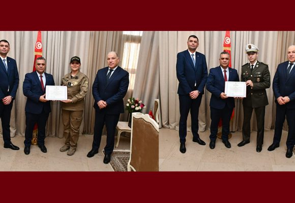 وزير الداخلية يُشرفُ على تكريم عدد من الإطارات الأمنيّة