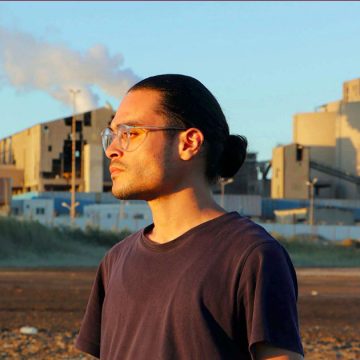 الناشط البيئي اسلام الزرلي قابس: وثق حالات الاختناق الجماعي، إيقاف ثم إطلاق سراح اسلام الزرلي