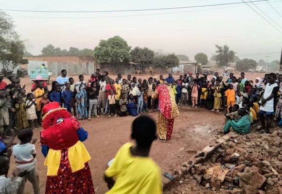 مشاركة فرقة الوفاء للنهوض المسرحي في المهرجان الثالث بوبو تور ببوركينا فاسو