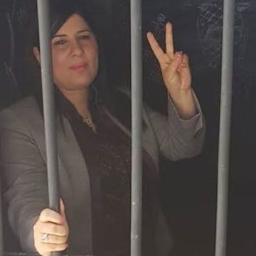 Abir Moussi الكريشي: “طقوس تطهير الثورة؛ قدّاس الفشل وامرأة على مذبح الانتقال الديمقراطي…”