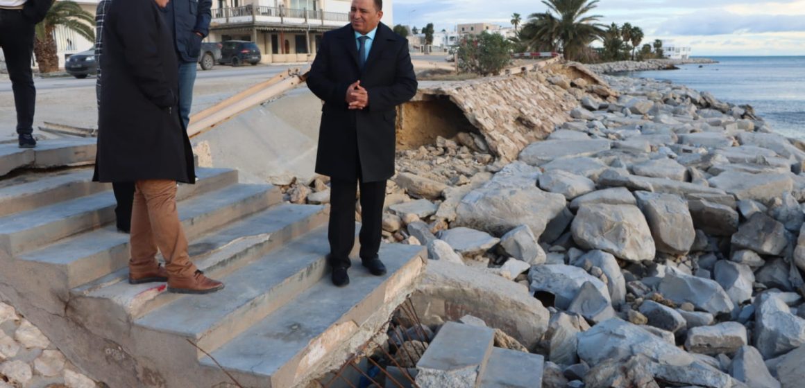 المنستير: عيسى موسى يعاين ميدانيا عدة أماكن متضررة من الانجراف