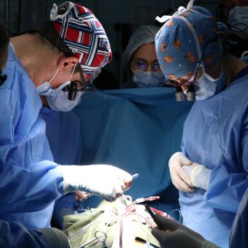 وزارة الصحة: اجراء أول عملية قلب مفتوح على طفل بمستشفى البشير حمزة للأطفال وزارة الصحة: اجراء أول عملية قلب مفتوح على طفل بمستشفى البشير حمزة للأطفال