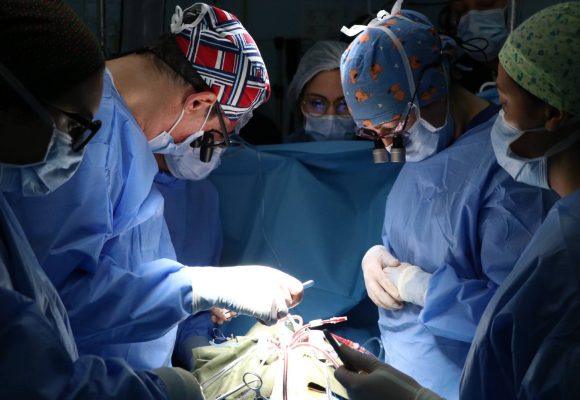 وزارة الصحة: اجراء أول عملية قلب مفتوح على طفل بمستشفى البشير حمزة للأطفال