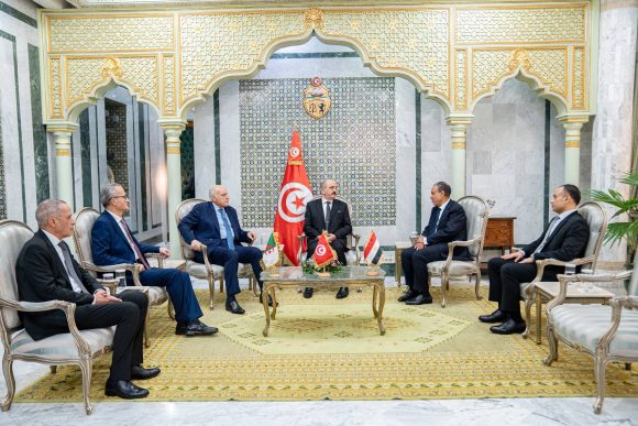 تونس: تقرير الخارجية ب12 بند حول الاجتماع الثلاثي بشأن أزمة ليبيا تونس: تقرير الخارجية ب12 بند حول الاجتماع الثلاثي بشأن أزمة ليبيا