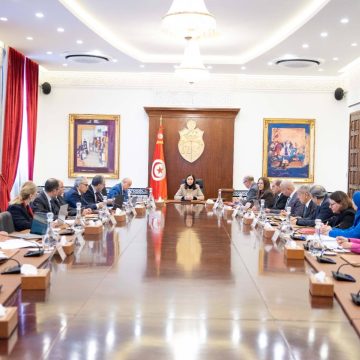 القصبة: مجلس وزاري حول برنامج تحويل ديون تونس إلى مشاريع تنموية القصبة: مجلس وزاري حول برنامج تحويل ديون تونس إلى مشاريع تنموية