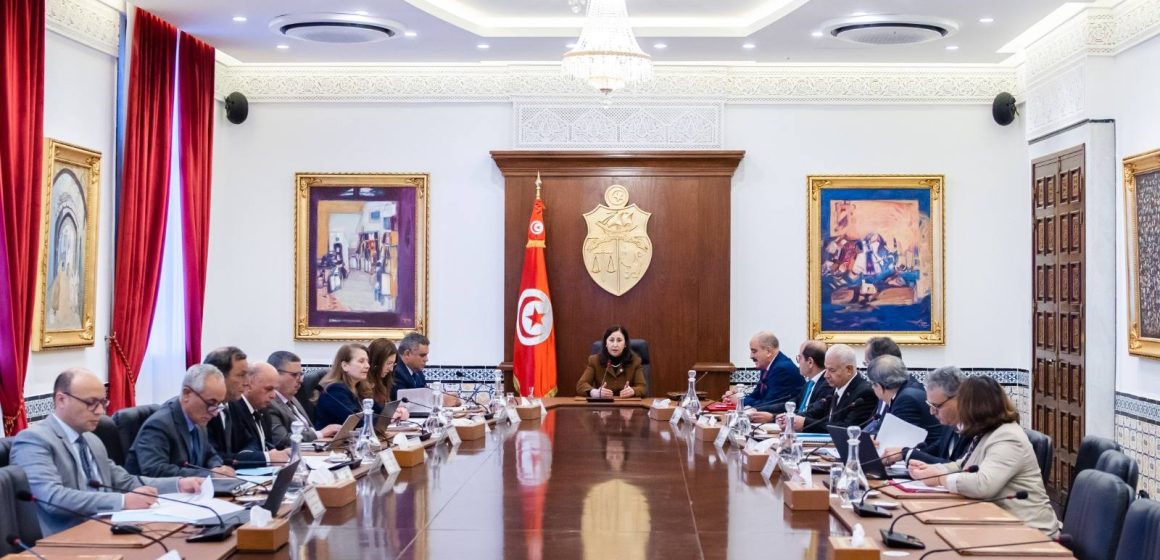 القصبة: مجلس وزاري مضيّق حول منظومة النقل العمومي