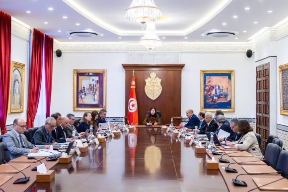 القصبة: مجلس وزاري مضيّق حول منظومة النقل العمومي