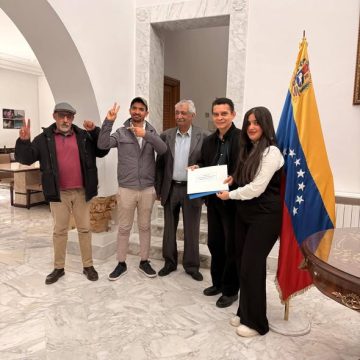 حركة تونس إلى الأمام في زيارة تضامنية بسفارة فنزويلا