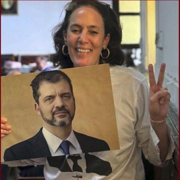 خديجة التركي تروي بمرارة لحظة منع ابنتها من معانقة والدها رغم الاستئذان من القاضي