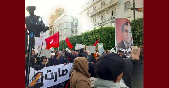 رفع صورة رأس السلطة الحالية برأس الرئيس الراحل بن علي في مسيرة السبت، الدستوري الحر يعقب