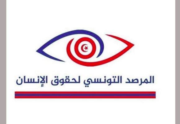 في ظروف صعبة، تونسيون عالقون بمعبر الطبول من الجانب الجزائري: عبد الكبير يدعو السلطات التونسية للتدخل…